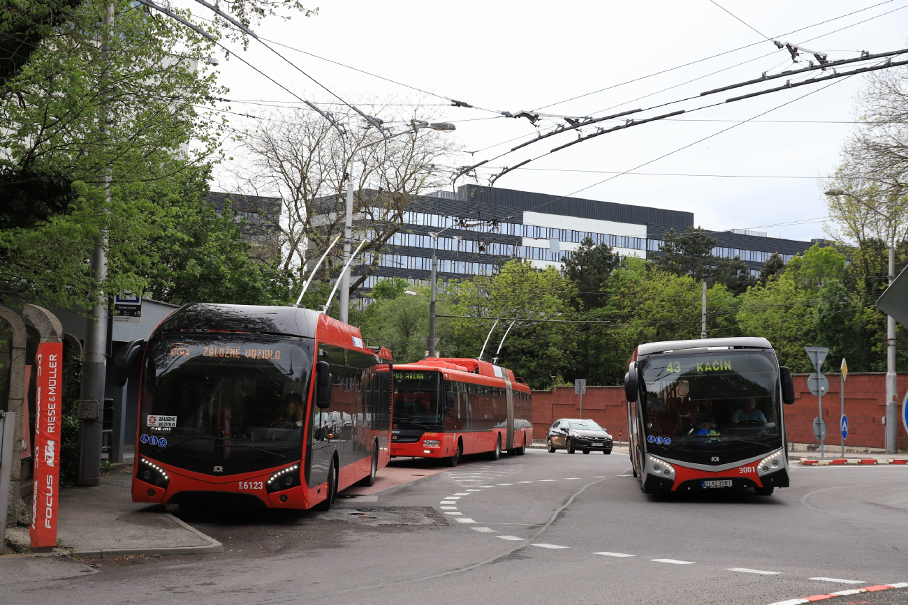 Братислава, SOR TNS 12 (Škoda) № 6123; Братислава, SOR NS 12 Electric № 3001