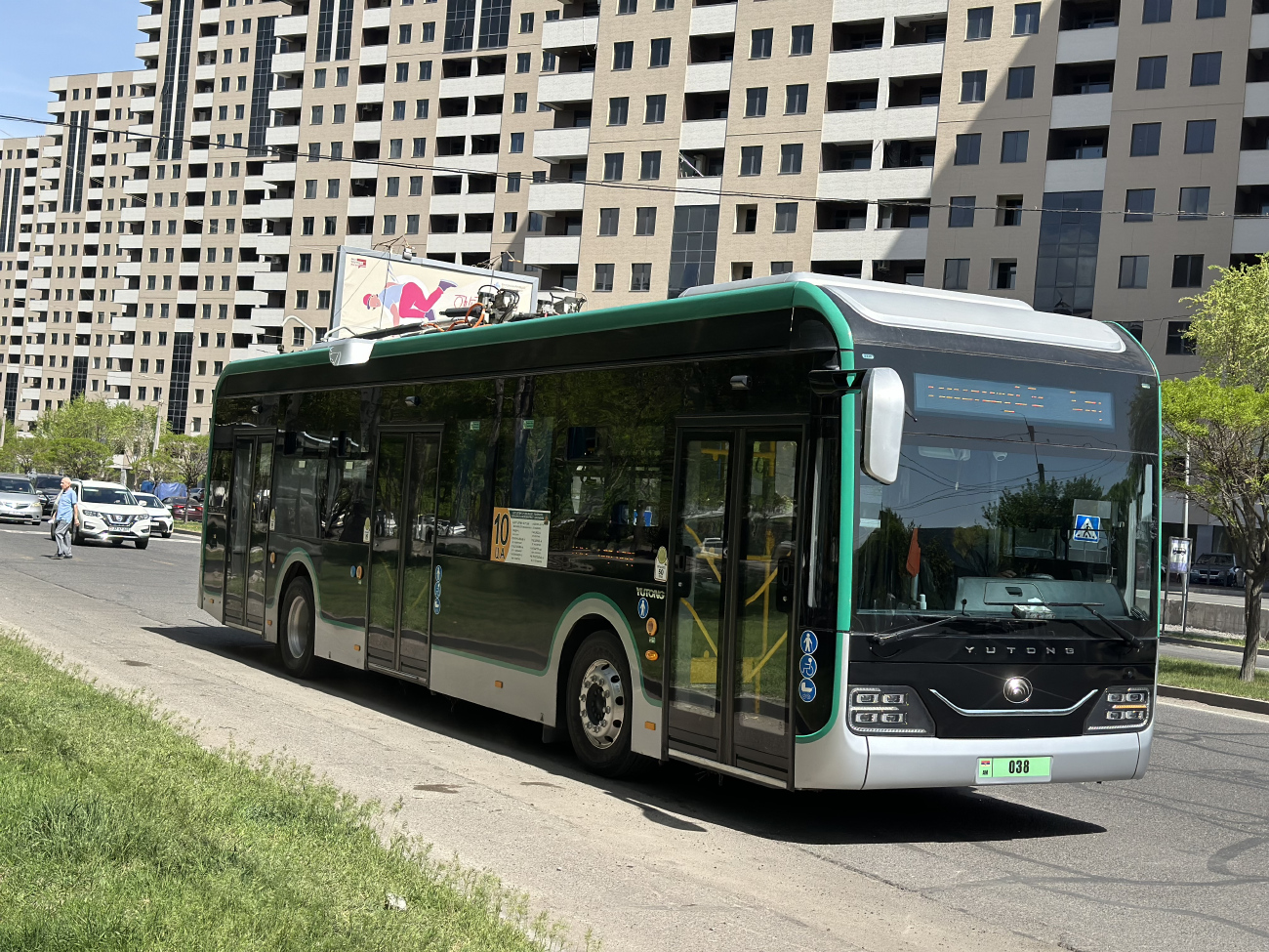 埃里温, Yutong ZK6128BEVG # 038