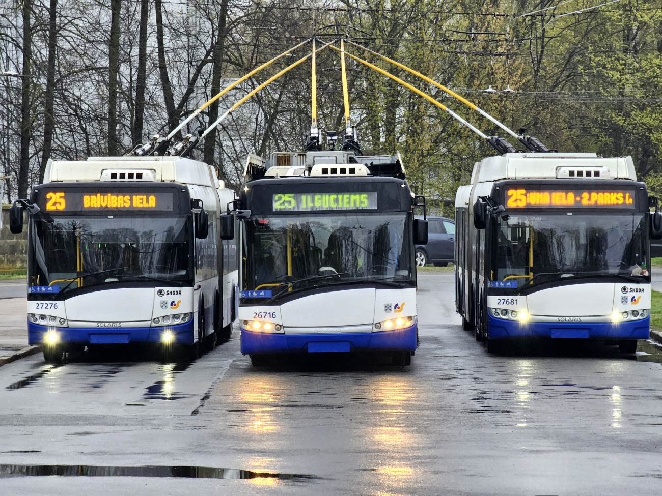 Рига, Škoda 27Tr Solaris III № 27276; Рига, Solaris Trollino III 18 Ganz-Škoda № 26716; Рига, Škoda 27Tr Solaris III № 27681