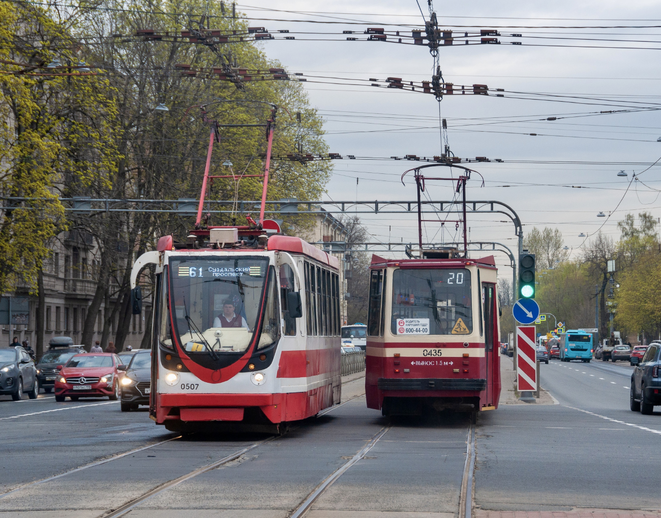 Saint-Pétersbourg, 71-134A (LM-99AVN) N°. 0507; Saint-Pétersbourg, 71-134K (LM-99K) N°. 0435