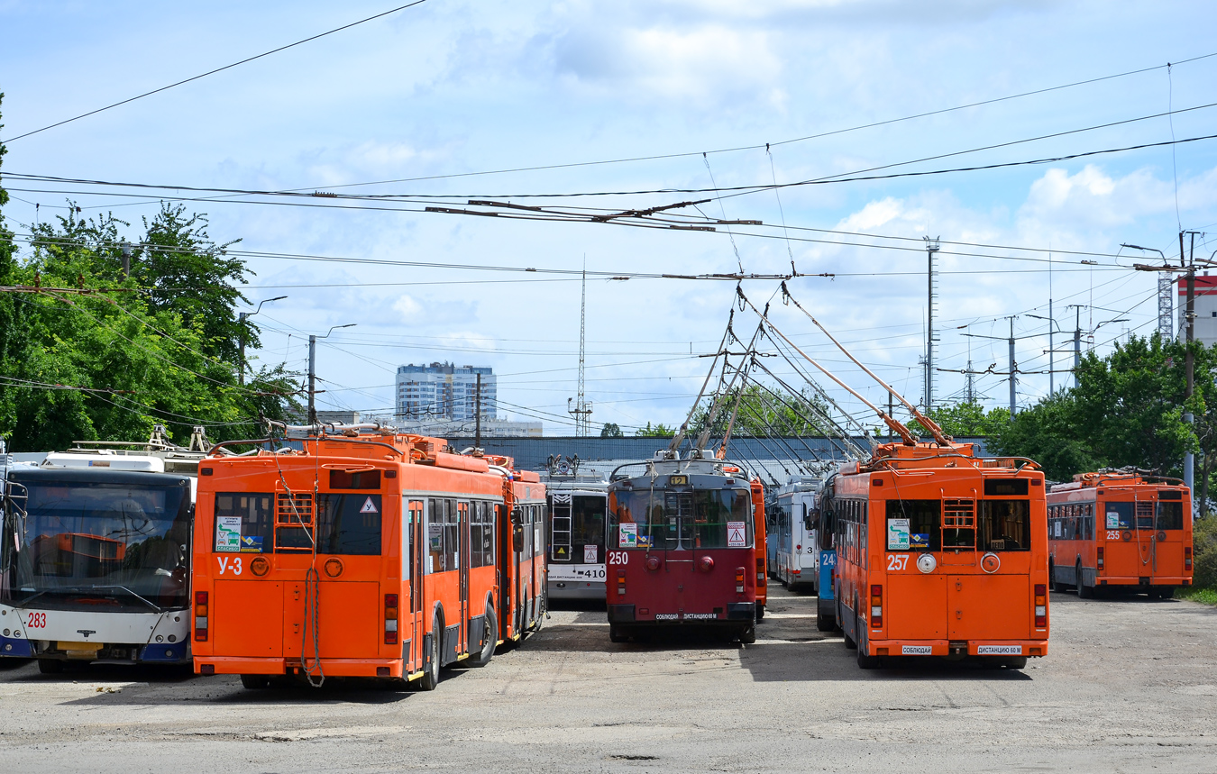Krasnodara, Trolza-5275.07 “Optima” № У-3; Krasnodara, ZiU-682G-016.04 № 250; Krasnodara, Trolza-5275.07 “Optima” № 257