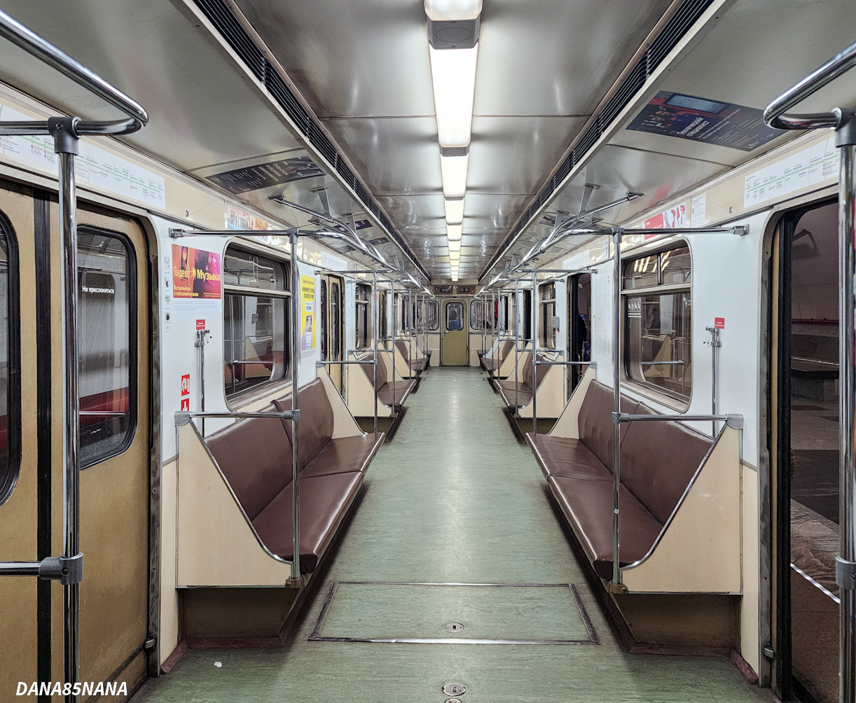 Москва, 81-714.5 (ЛВЗ/ВМ) № 8237 Москва, 81-714.5 (ЛВЗ/ВМ) № 8237