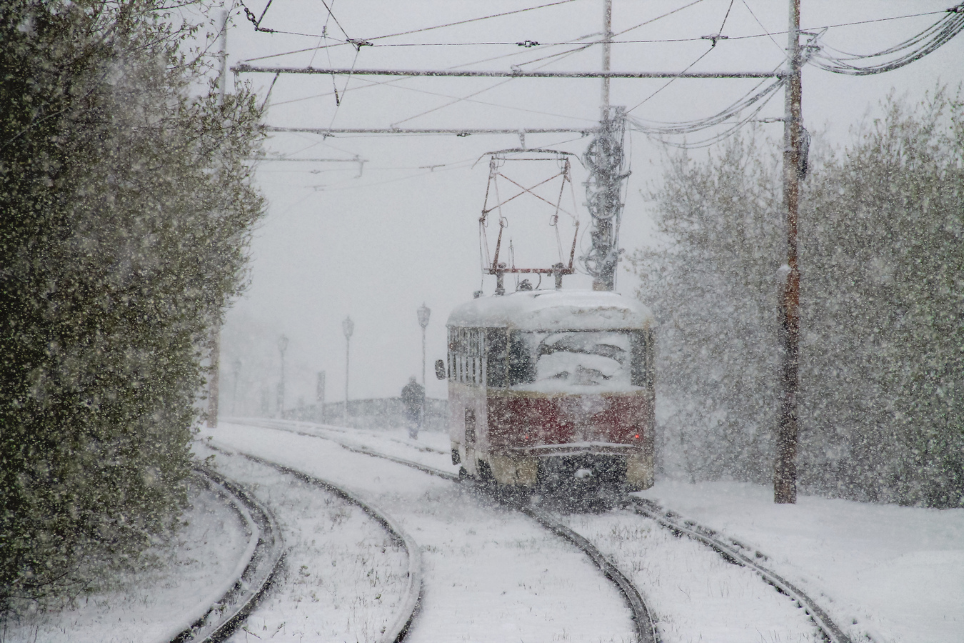 Jekaterinburga, Tatra T3SU № 143; Jekaterinburga — Miscellaneous photos; Jekaterinburga — Snowfall on May 4-5, 2024