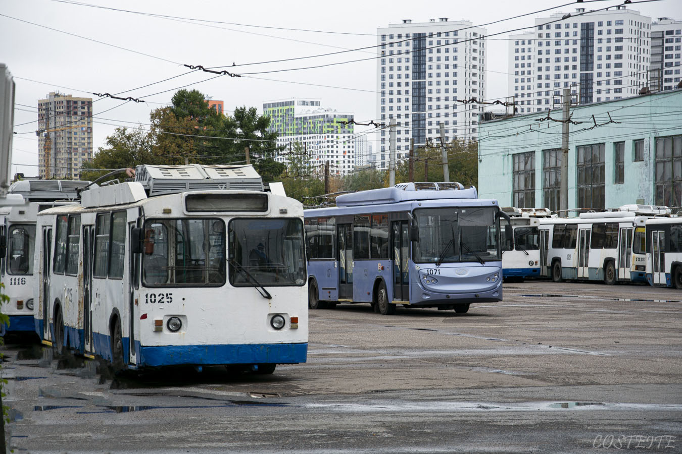 Ufa, BTZ-5276-01 Nr. 1025; Ufa, BTZ-52767A Nr. 1043; Ufa — Trolleybus Depot No. 1
