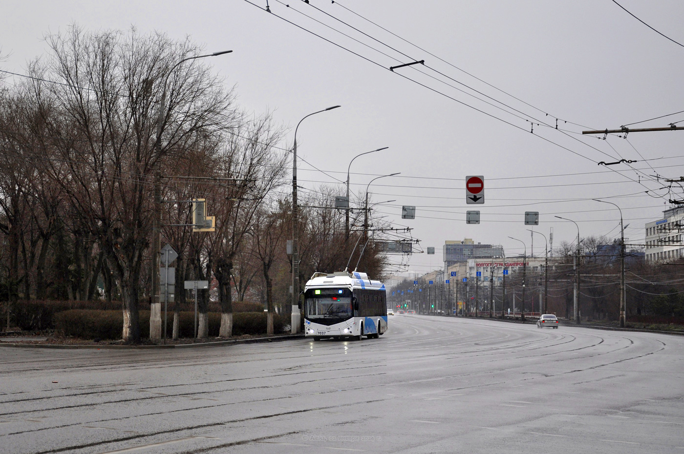 Волгоград, БКМ 32100D № 7037