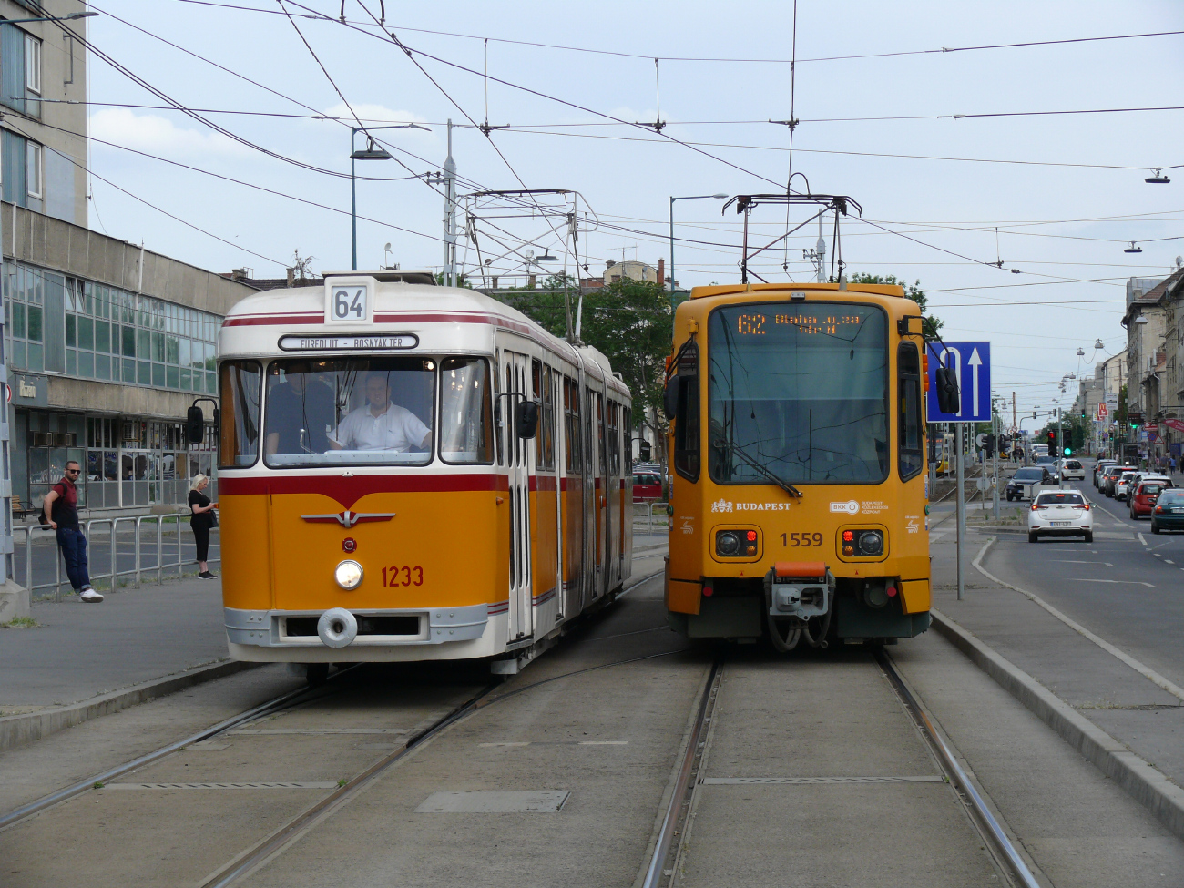 Будапешт, CSM-4 № 1233; Будапешт, Duewag TW6000 № 1559