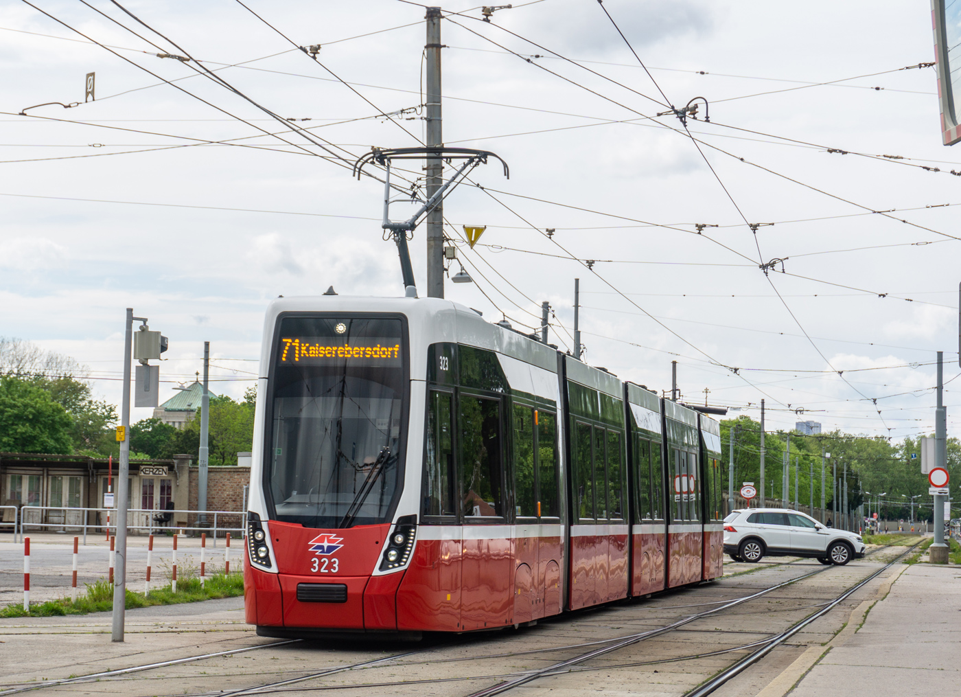 Вена, Bombardier Flexity Wien (Type D) № 323 Вена, Bombardier Flexity Wien (Type D) № 323