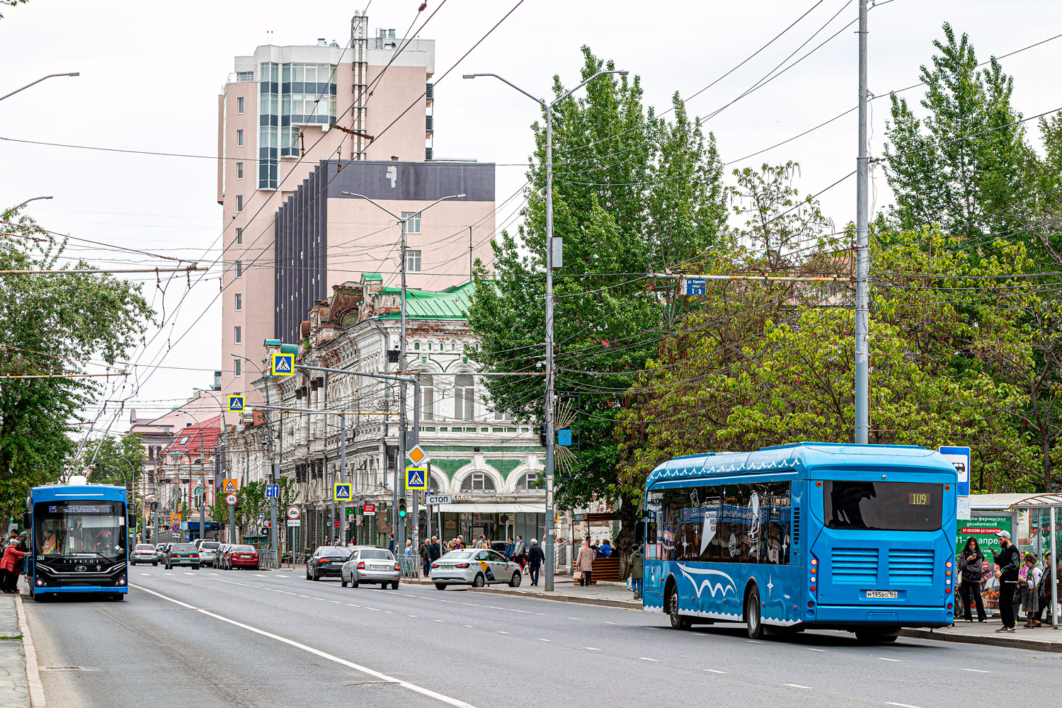 Саратов, ПКТС-6281.01 «Адмирал» № 2363; Энгельс, Volgabus-5270.E0 № М 195 ВО 164