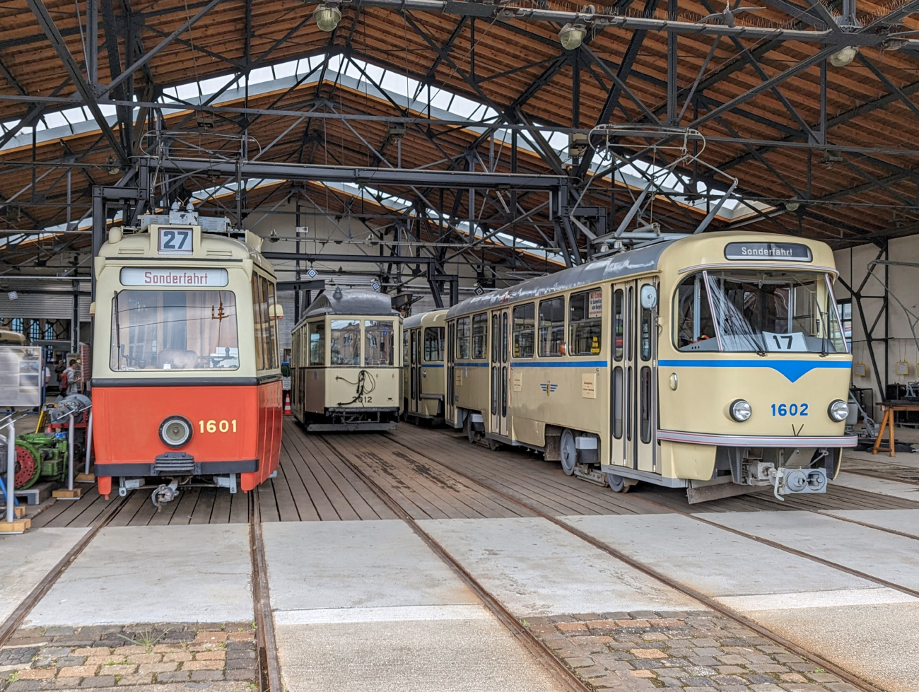 Лейпциг, Werdau ET50 № 1601; Лейпциг, Tatra T4D № 1602