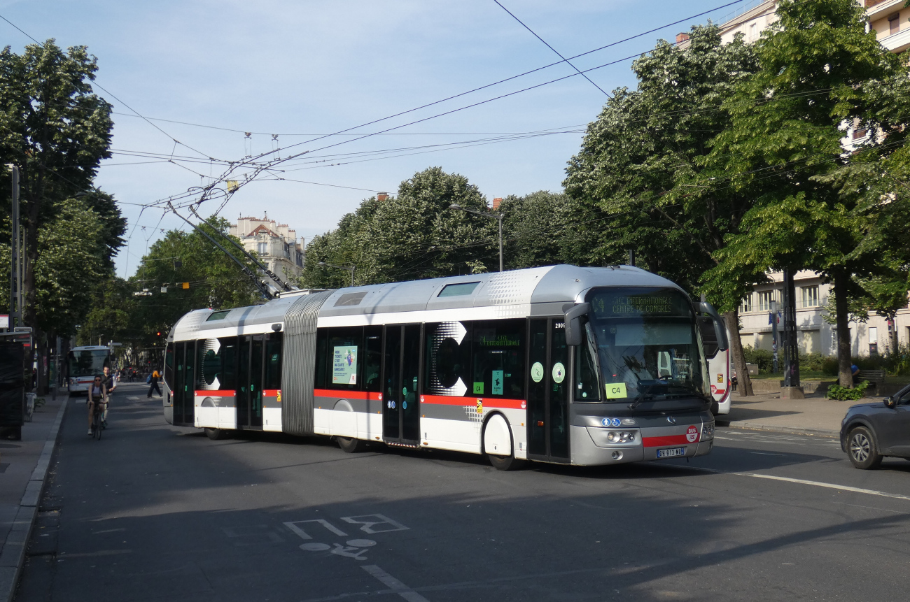 Lyon, Irisbus Cristalis ETB 18 č. 2909