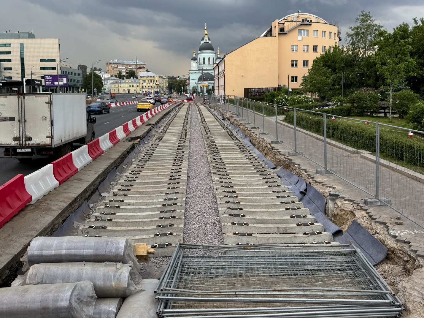 Moscow — Construction of a tram line on Sergiya Radonezhskogo Street