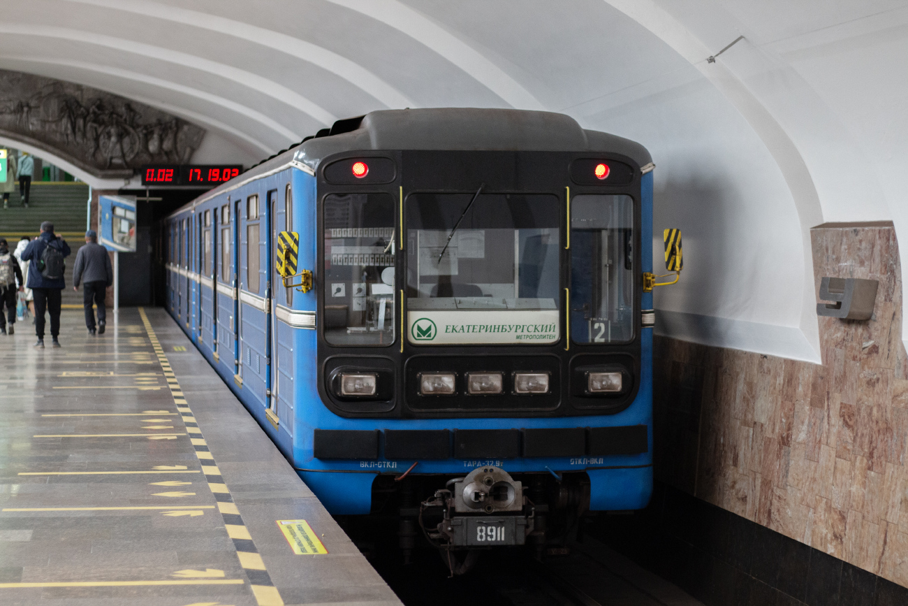 Екатеринбург, 81-717.5 (ЛВЗ/ВМ) № 8911