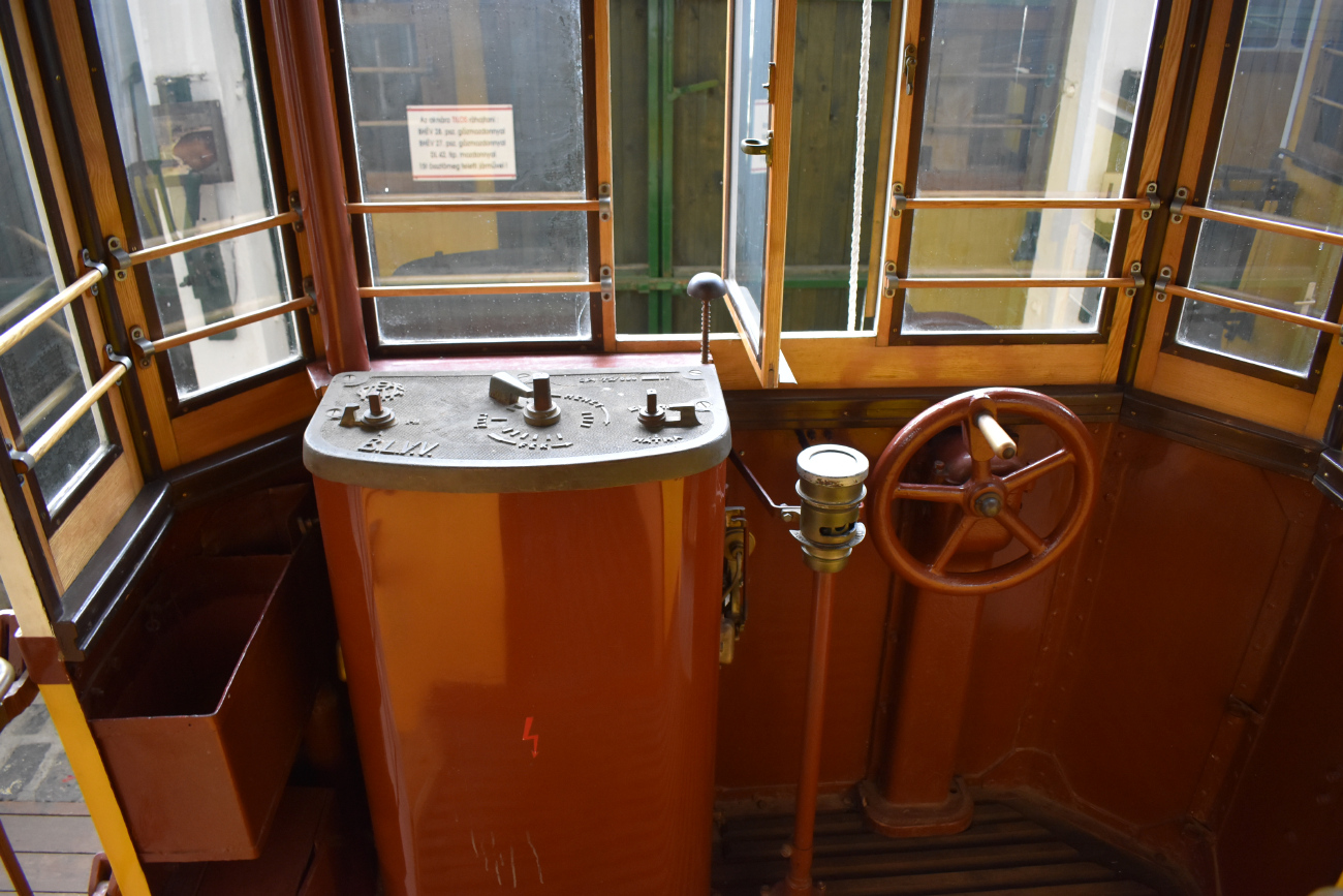 Budapest, Ganz 2-axle motor car N°. 22