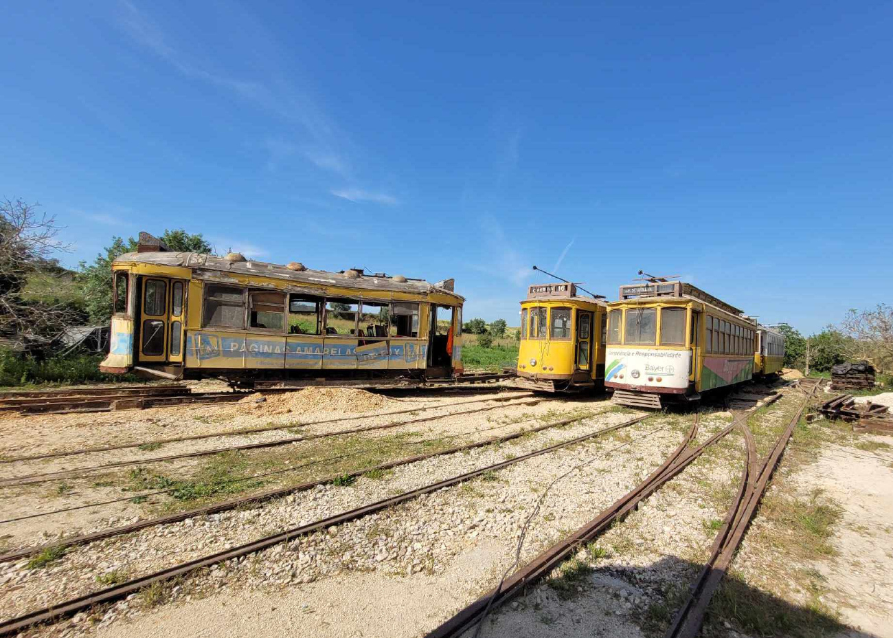 Лиссабон, Carris 2-axle motorcar (Remodelado) № 775; Лиссабон, Четырёхосный моторный Stephenson № 362; Лиссабон, Carris 4-axle motorcar (Standard) № 328; Лиссабон — Трамваи: Реставрации (Коллекция Паулу Маркеша)