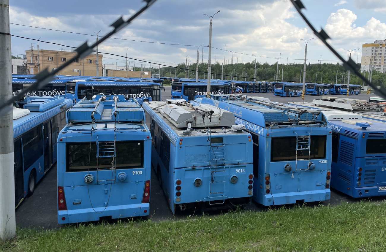 Москва, СВАРЗ-6238 (Тролза-5265.00 «Мегаполис») № 9100; Москва, МТрЗ-52791 «Садовое Кольцо» № 9013; Москва, Тролза-5265.00 «Мегаполис» № 9338