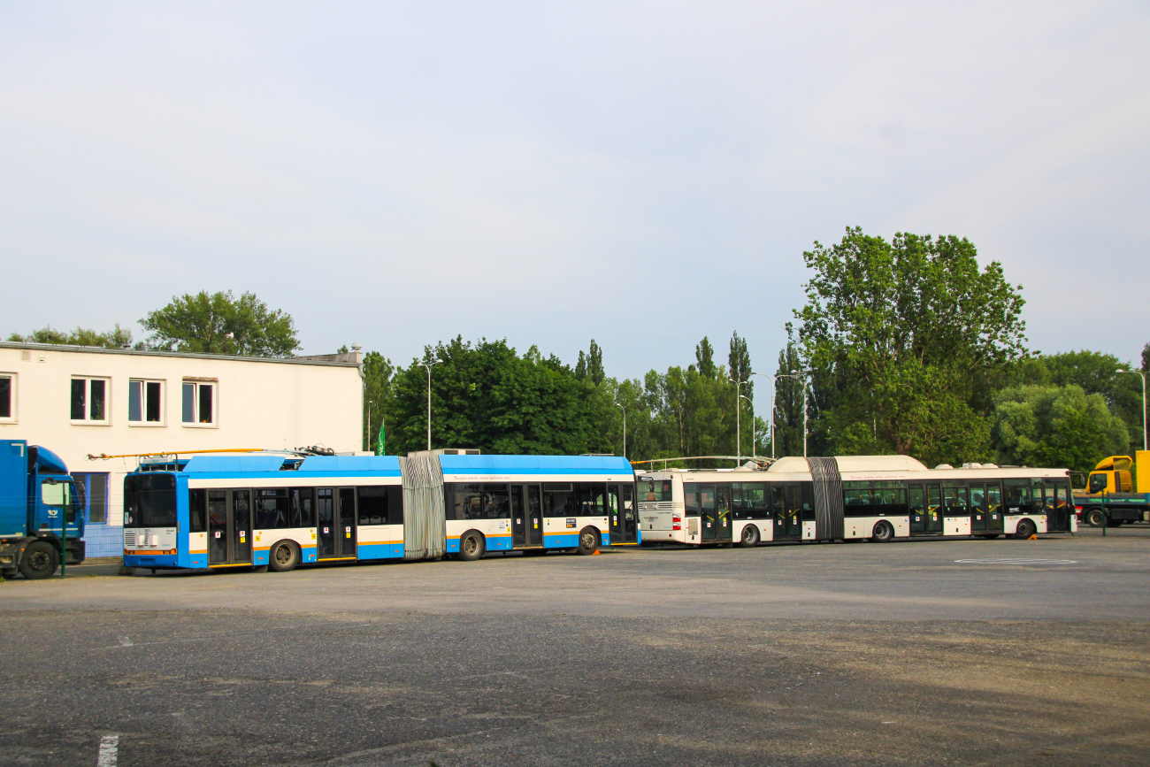 Острава, Solaris Trollino III 18 AC № 3801; Острава, SOR TNB 18 № 3951 Острава, Solaris Trollino III 18 AC № 3801; Острава, SOR TNB 18 № 3951