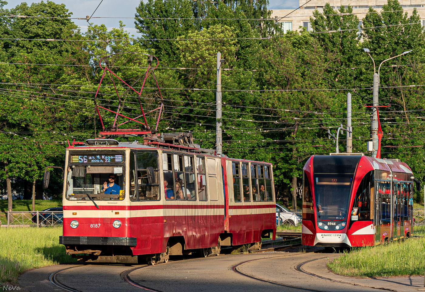 Санкт-Петербург, ЛВС-86К № 8187; Санкт-Петербург, 71-923М «Богатырь-М» № 8944 Санкт-Петербург, ЛВС-86К № 8187; Санкт-Петербург, 71-923М «Богатырь-М» № 8944