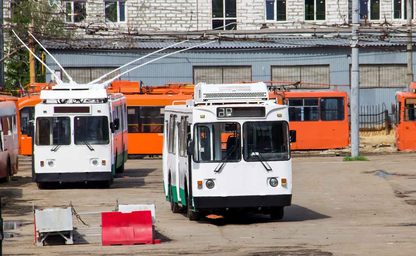 Нижний Новгород, ЗиУ-682 КР Иваново № 2606; Нижний Новгород, МТрЗ-6223-0000010 № 3534; Нижний Новгород — Троллейбусы без номеров