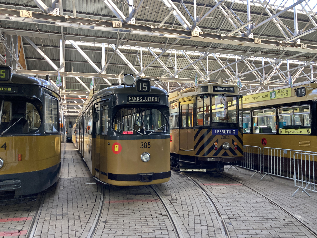 Роттердам, Duewag GT8 № 385