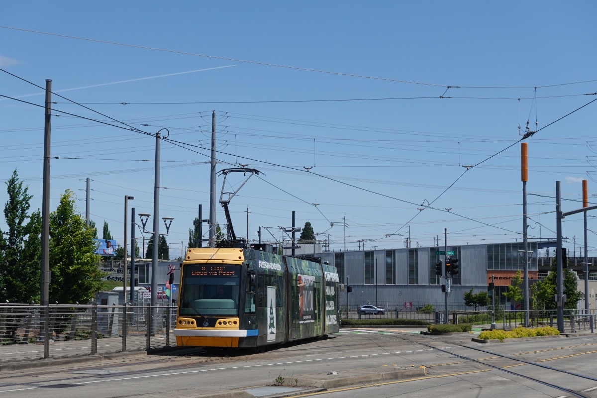 Портленд, OR, United Streetcar 100T № 021