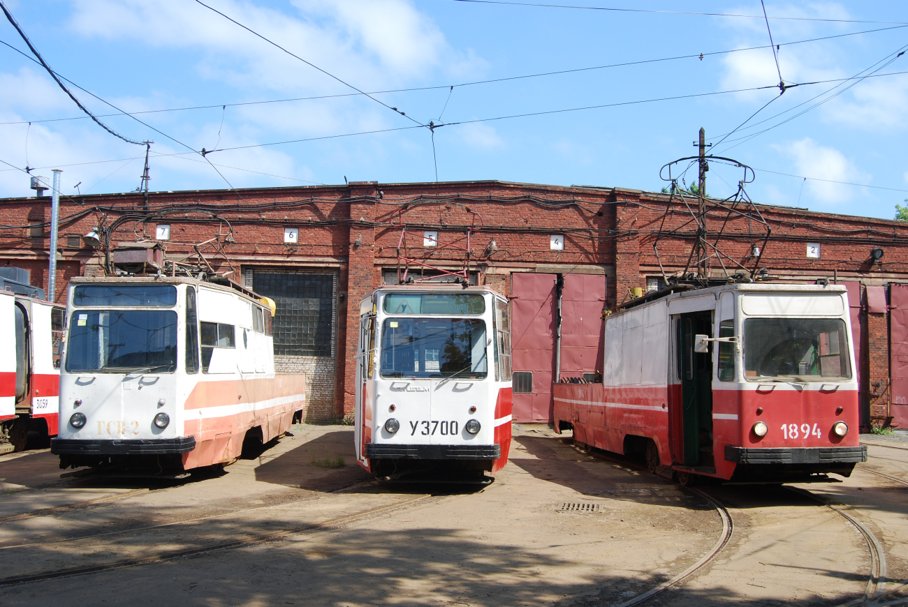 Санкт-Пецярбург, ЛМ-68М № ГСВ-2; Санкт-Пецярбург, ЛМ-68М № 3700; Санкт-Пецярбург, ЛМ-68М № 1894; Санкт-Пецярбург — Трамвайный парк № 3