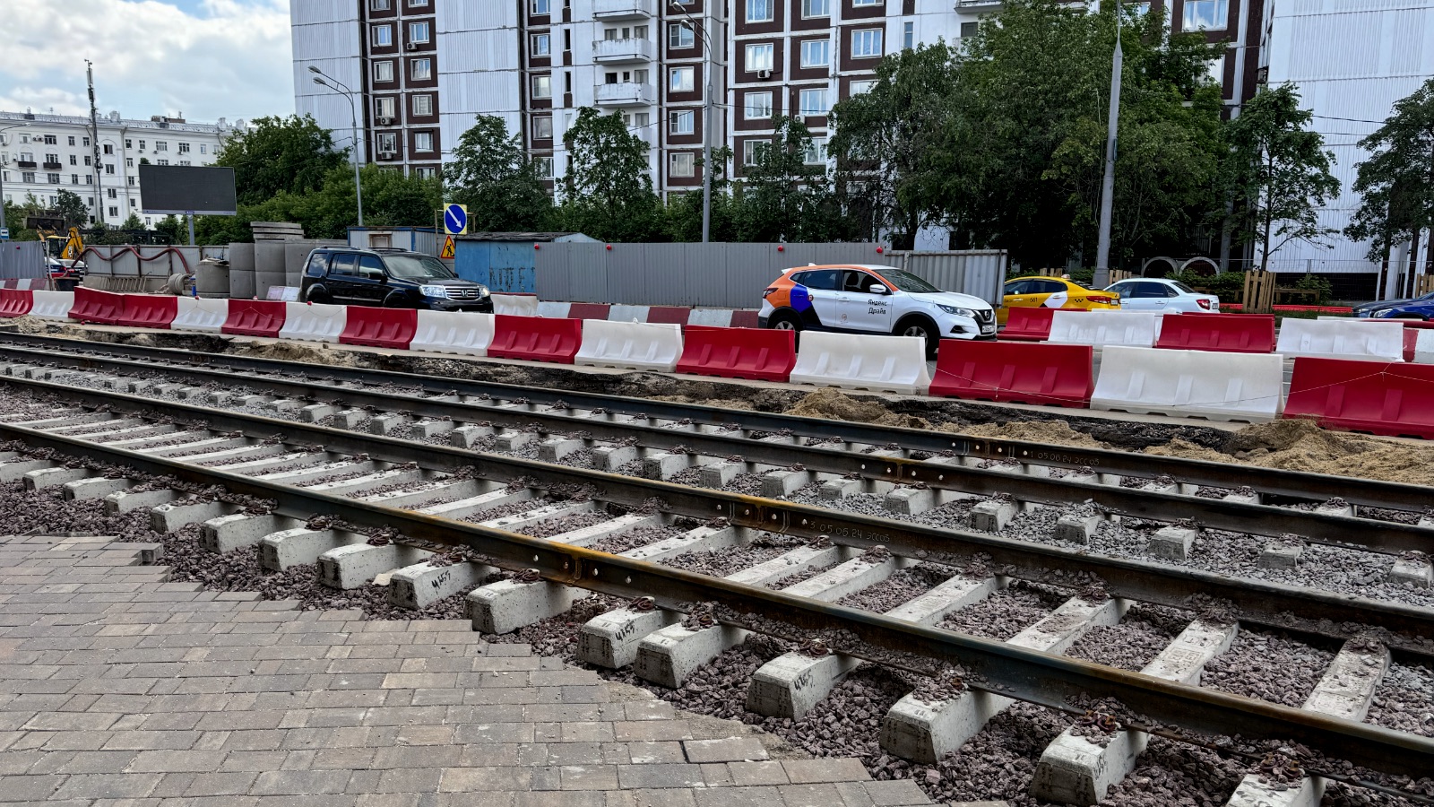 Moscow — Construction of a tram line on Sergiya Radonezhskogo Street