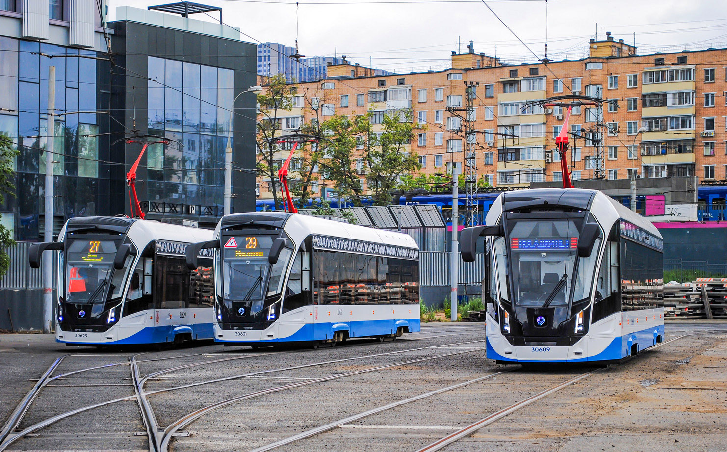 Moskva, 71-911EM “Lvyonok” č. 30631; Moskva, 71-911EM “Lvyonok” č. 30609