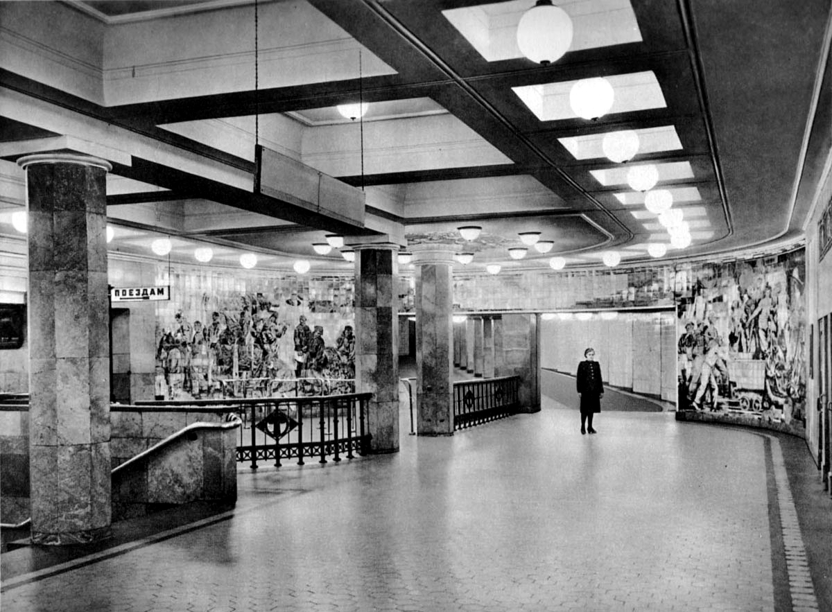 Moscow — Metro — [1] Sokolnicheskaya Line; Moscow — Metropolitain — Transfers and anterooms; Moscow — Metropolitan — historical photos (1933-1991)