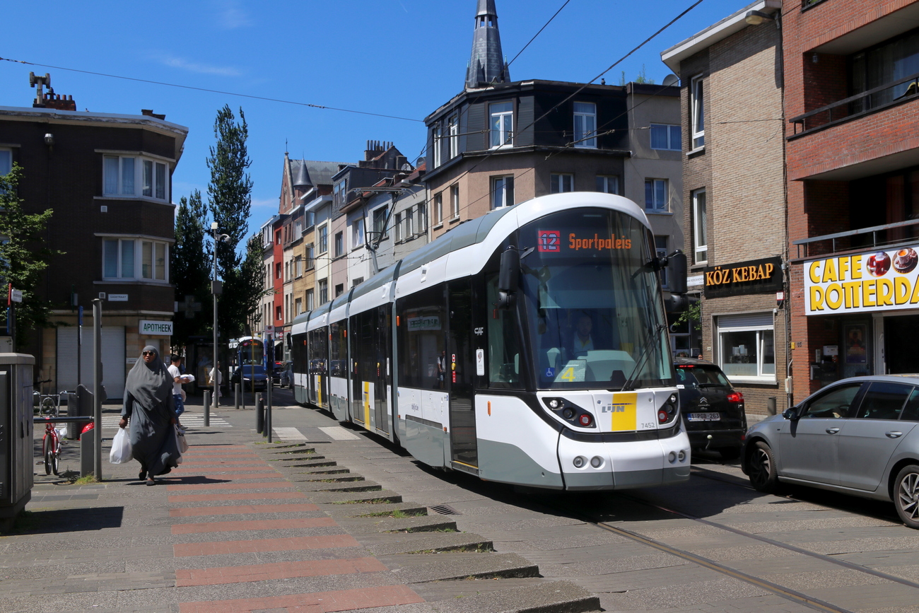 Антверпен, CAF Urbos 100 № 7452