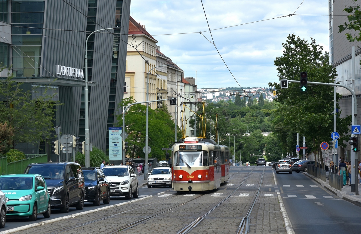 Praha, Tatra T3R.PLF nr. 8752