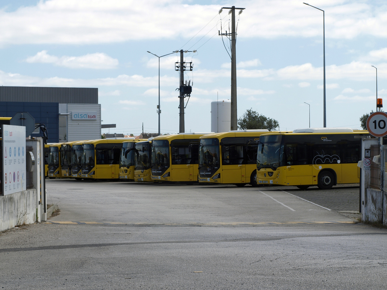Lizbona — Electric Buses: Various Photos