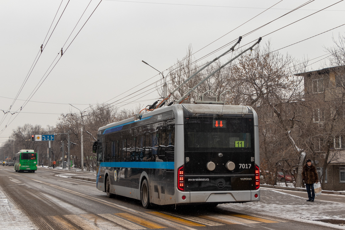 Алматы, Yutong ZK6128BEVG (QazTehna) № 7017 Алматы, Yutong ZK6128BEVG (QazTehna) № 7017