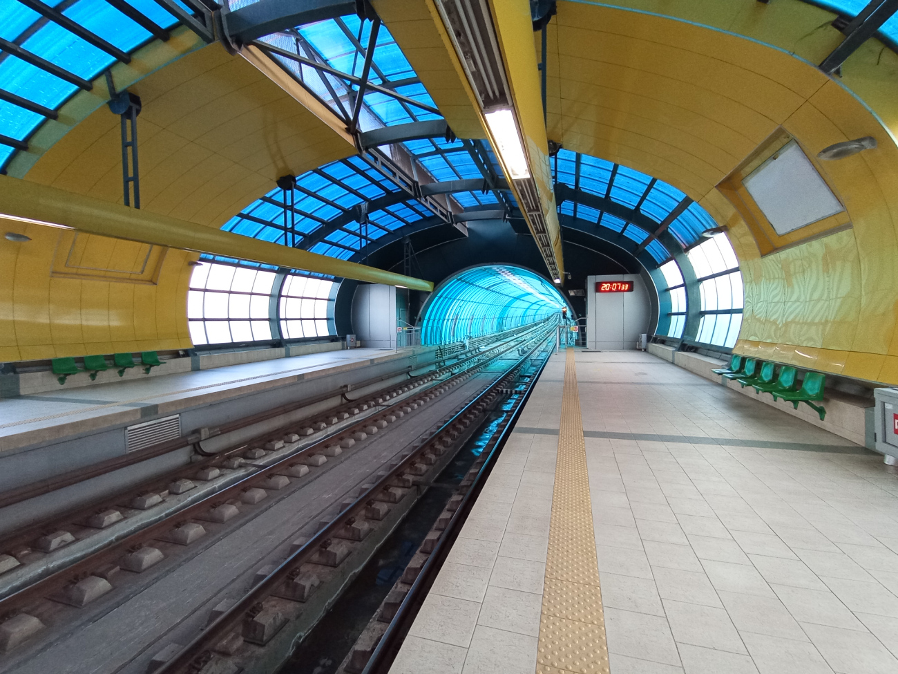 София — Метрополитен — Първи метродиаметър [1] — червена линия