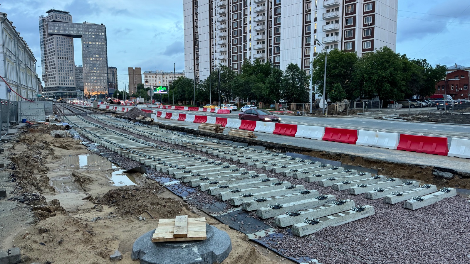 Moscow — Construction of a tram line on Sergiya Radonezhskogo Street