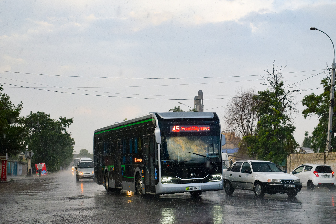 Taskent, Yutong ZK6126BEVG — 04136