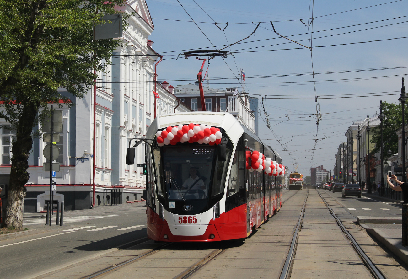 Perm, 71-934 “Lev” Nr. 5865; Perm — Tramway