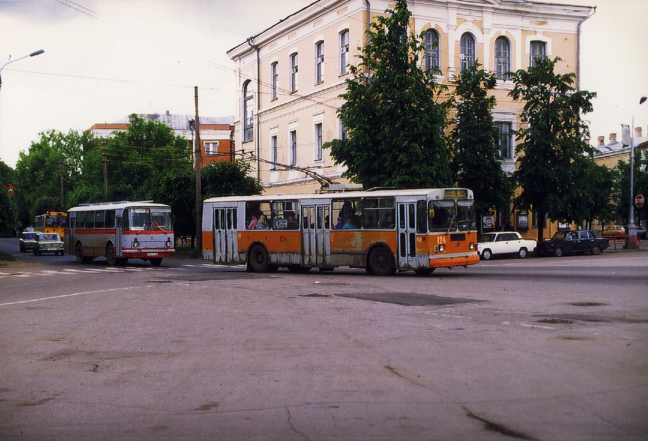 Тверь, ЗиУ-682Г [Г00] № 124; Тверь — Тверской троллейбус в 1990-е гг.; Тверь — Троллейбусные линии: Центральный район