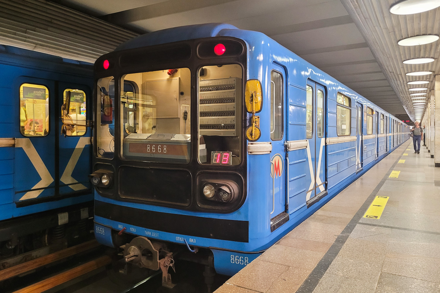 Новосибирск, 81-717 (ЛВЗ) № 8668