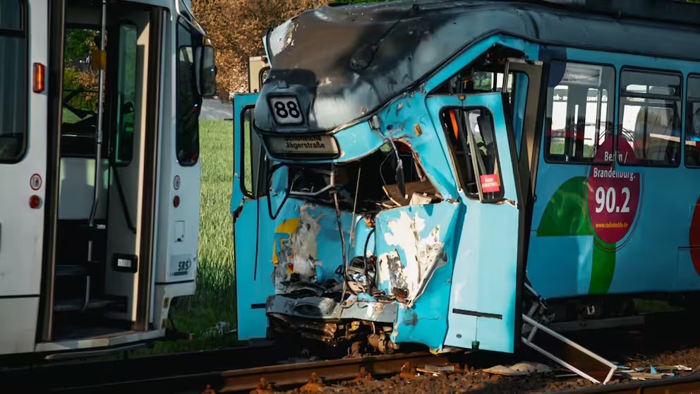 Шёнайхе – Рюдерсдорф, Duewag GT6ZR № 48; Шёнайхе – Рюдерсдорф, Duewag M6C-NF № 78; Шёнайхе – Рюдерсдорф — Происшествия