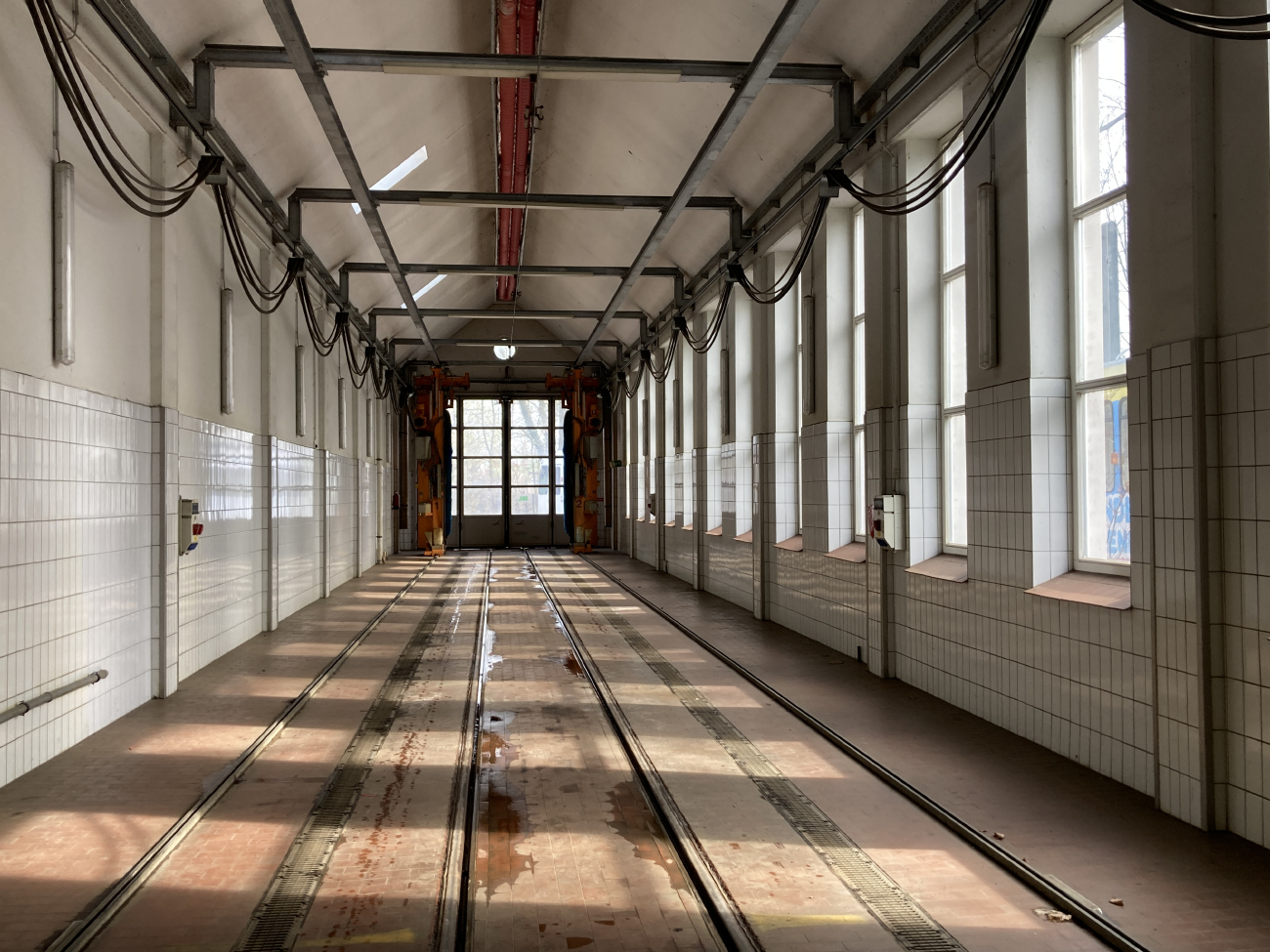 Schöneiche – Rüdersdorf — Tram line and infrastructure • Strecke und Infrastruktur