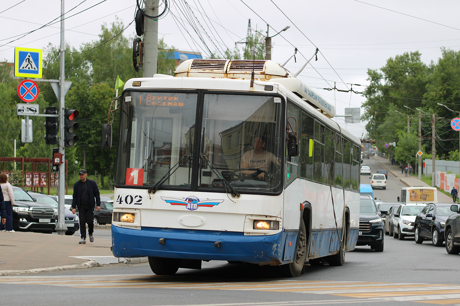 Киров, БТЗ-52767Р № 402