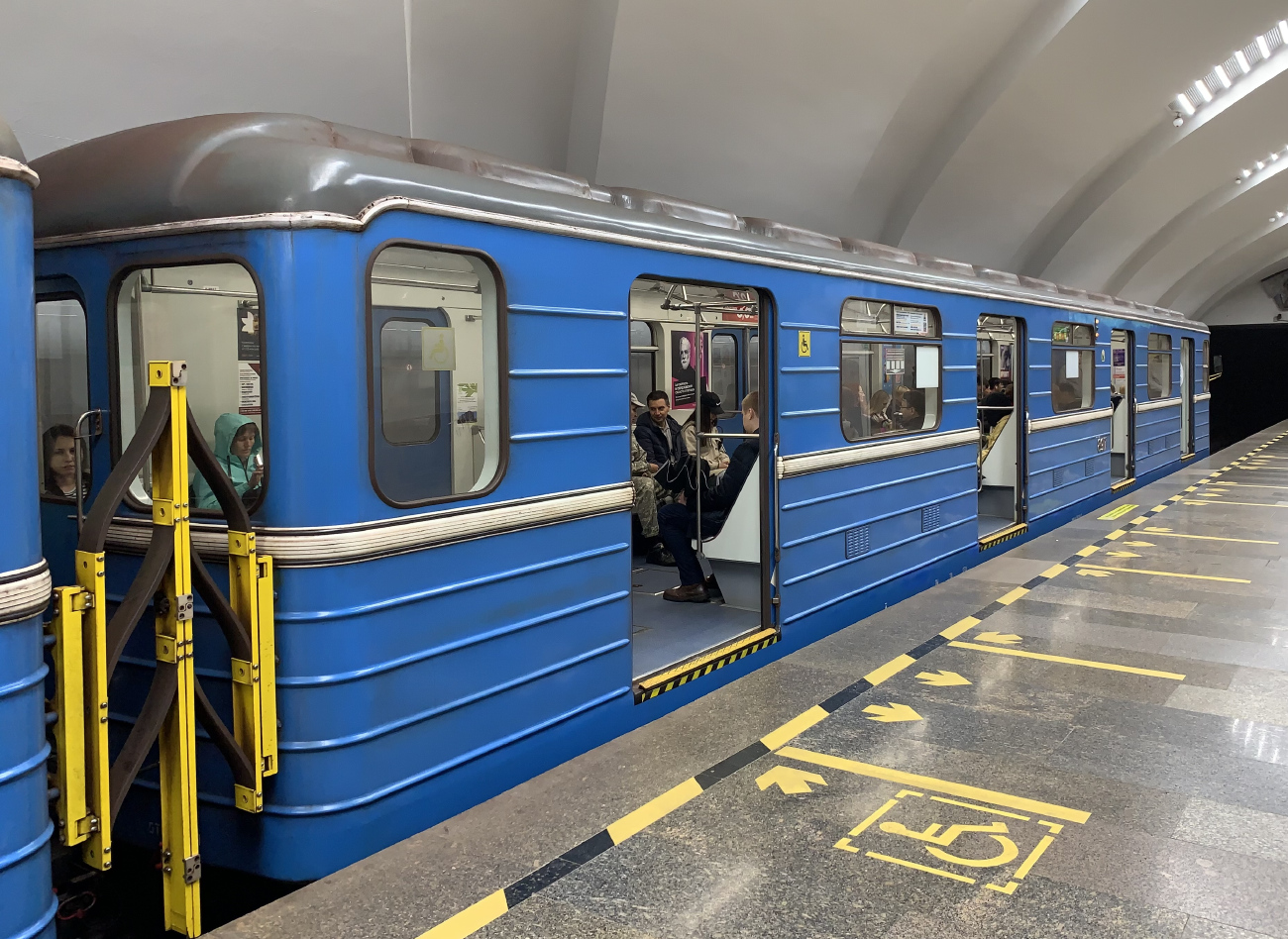 Екатеринбург, 81-717.5 (ЛВЗ/ВМ) № 8917