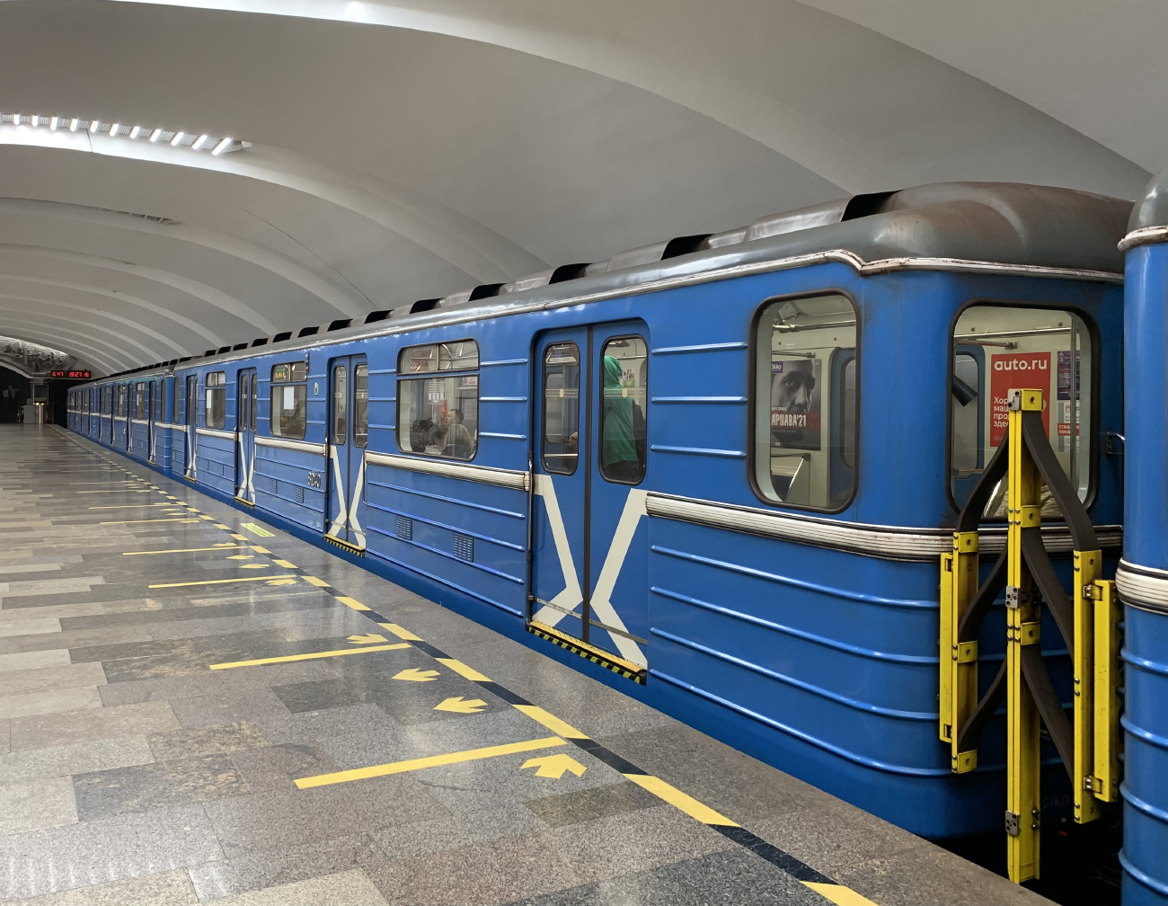 Екатеринбург, 81-714.5 (ЛВЗ/ВМ) № 8240