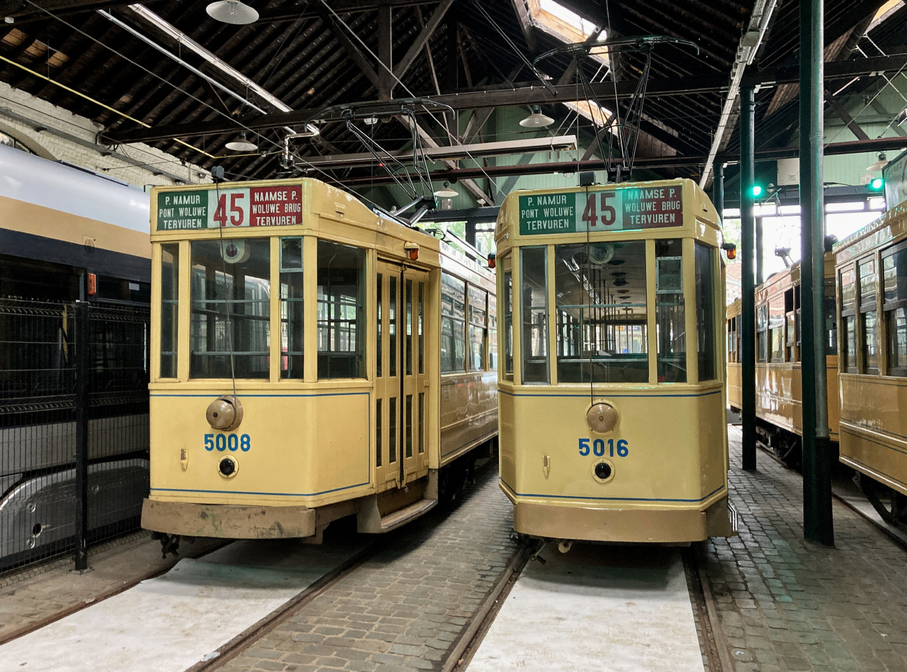 Брюссель, MIVB/STIB Series 5000 № 5008; Брюссель, MIVB/STIB Series 5000 № 5016