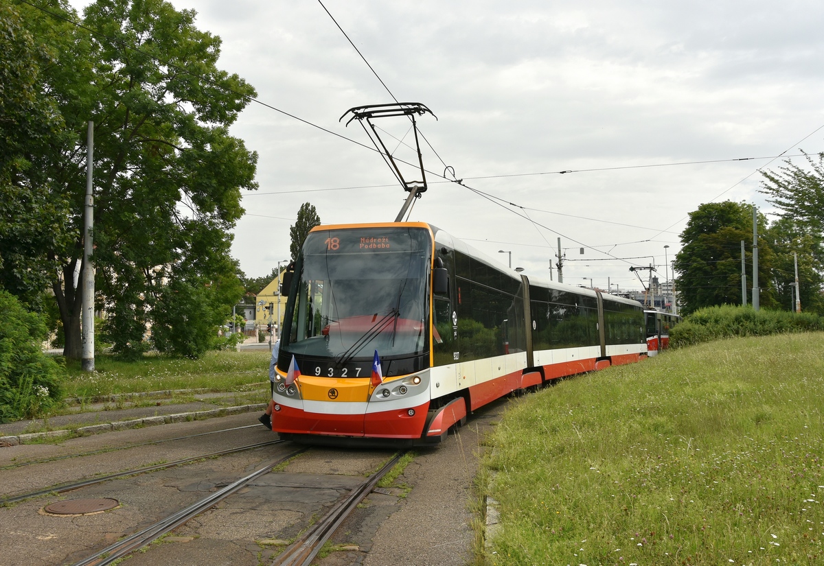 Прага, Škoda 15T4 ForCity Alfa Praha № 9327