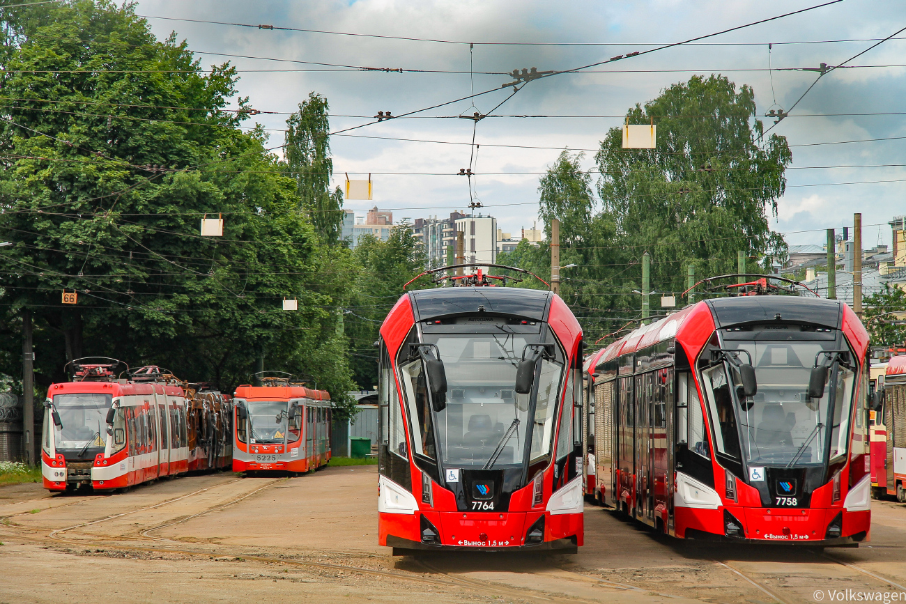 Sankt Peterburgas, 71-932 “Nevskiy” nr. 7764; Sankt Peterburgas, 71-932 “Nevskiy” nr. 7758