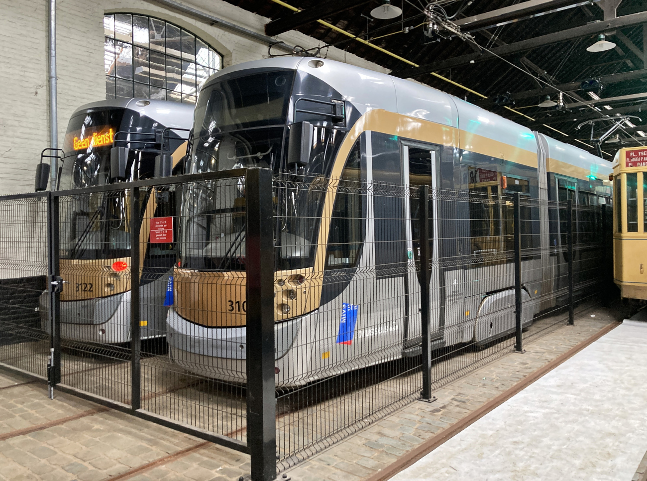 Брюссель, Bombardier T3000 № 3122; Брюссель, Bombardier T3000 № 3103