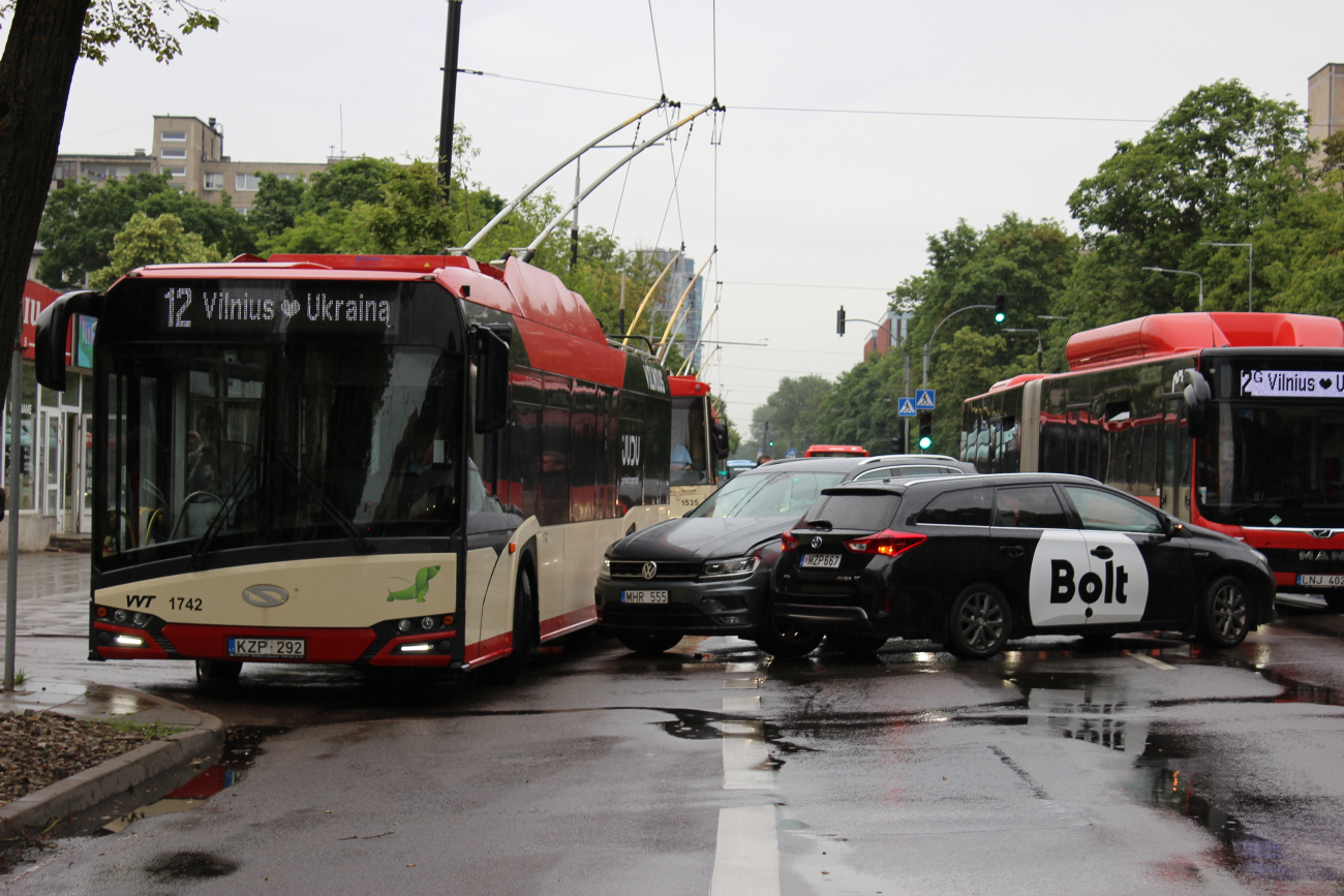 Вильнюс, Solaris Trollino IV 12 Škoda № 1742; Вильнюс — Проишествия, ДТП, поломки