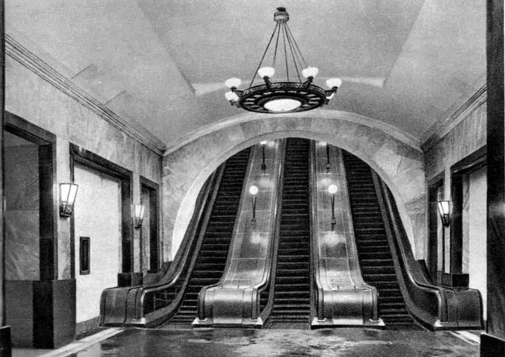 Moscow — Metro — [2] Zamoskvoretskaya Line; Moscow — Metropolitain — Transfers and anterooms; Moscow — Metropolitan — historical photos (1933-1991)
