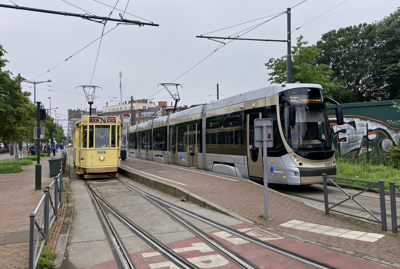 Брюссель, MIVB/STIB Series 5000 № 5016; Брюссель, Alstom TNG 3200 № 3207